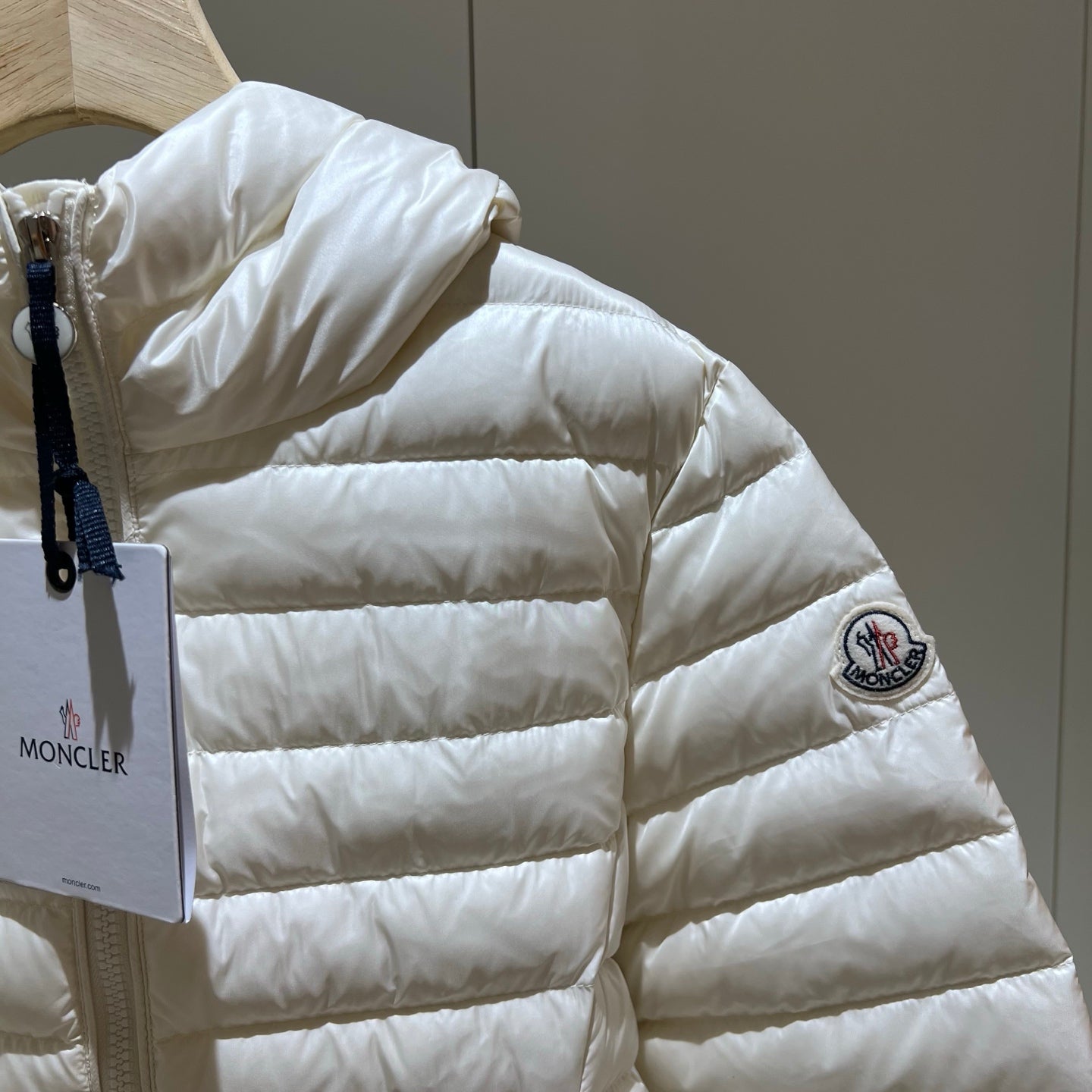 Bela / MC Short Slim-fit Padded Jacket