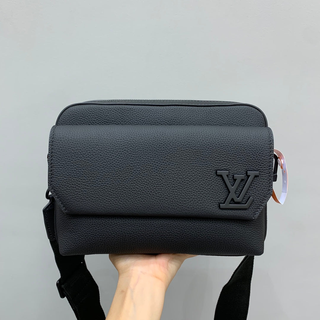 OC Factory/Louis Vuitton Crossbody Bag
