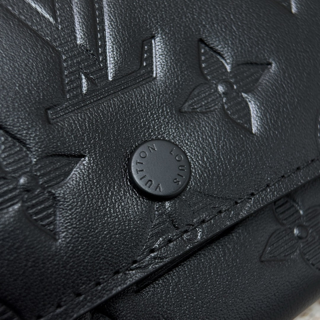 Godfactory / Louis Vuitton wallet