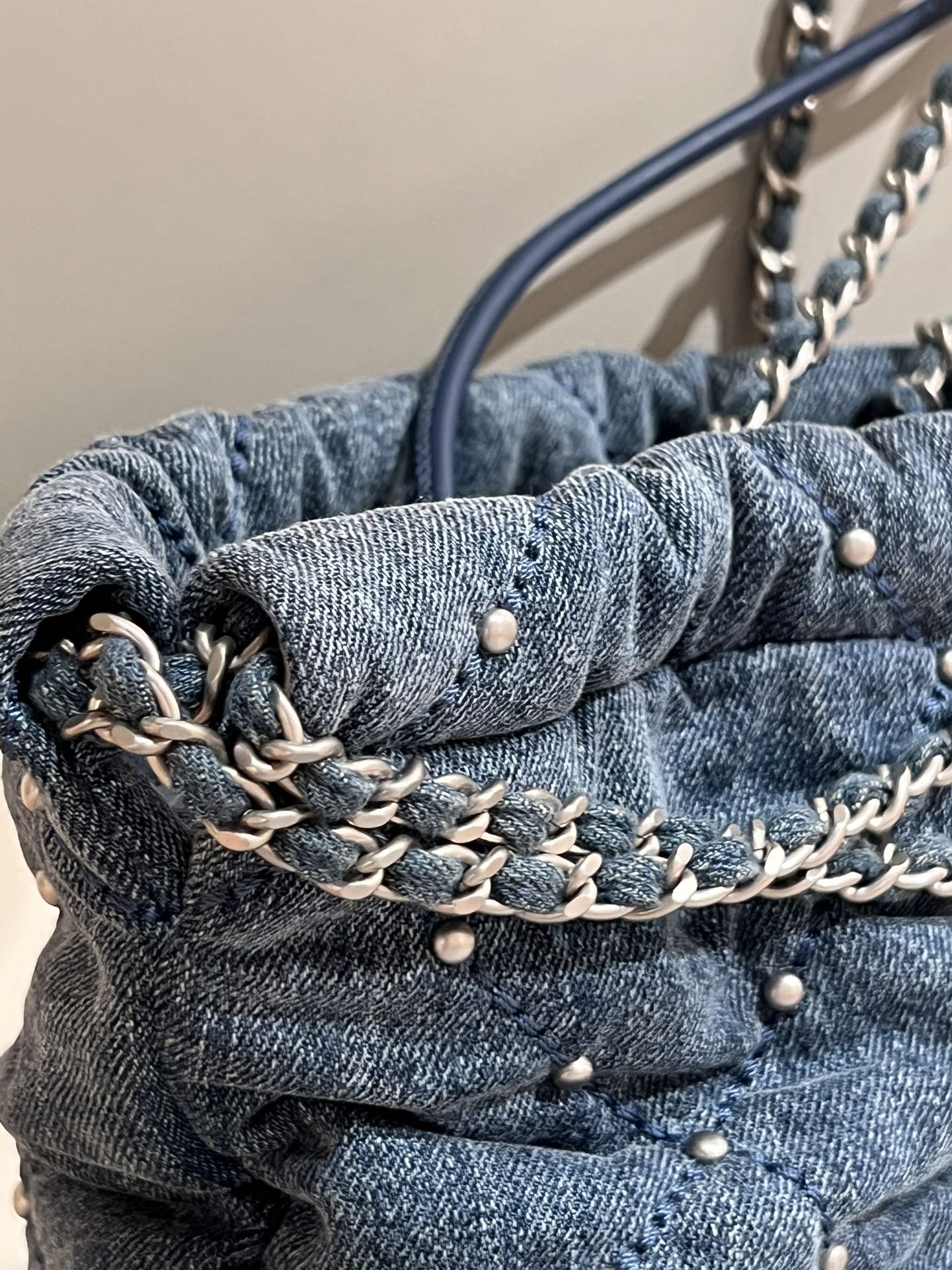 지존 / 샤넬 가방 22Bag 미니 데님 숄더백