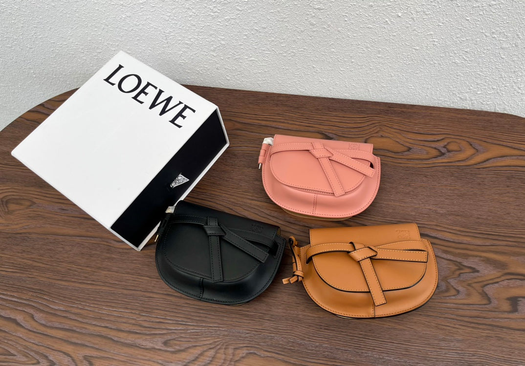 Yang Factory / Loewe Saddle Bag