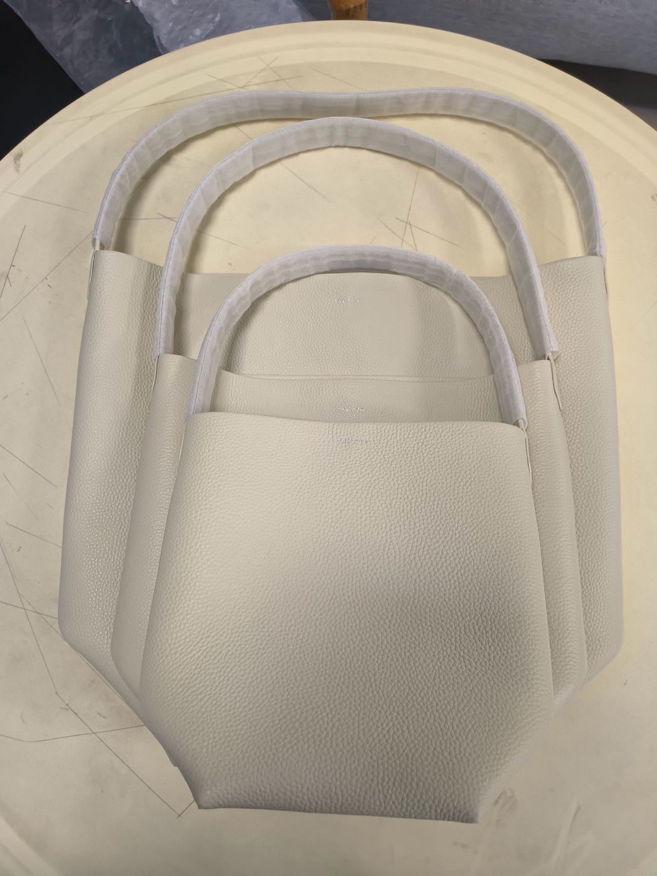 양 공장 / The Row Bucket Bag