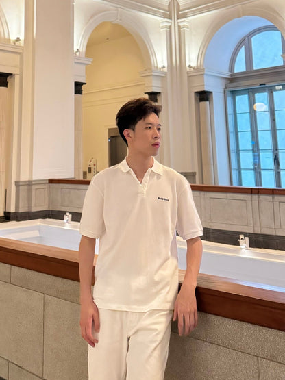 주말QZ / 미우미우 로고 자수 반팔 폴로셔츠