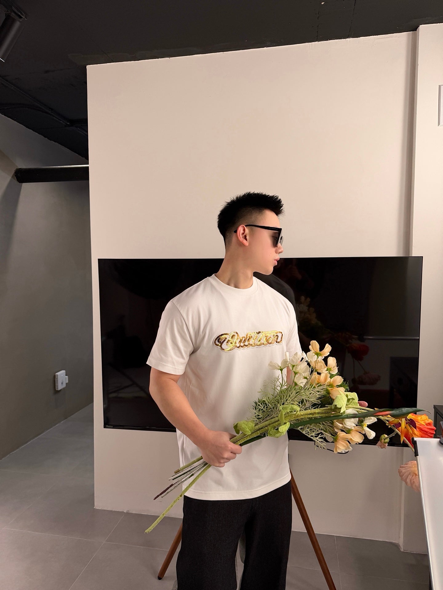주말QZ / 루이비통 스팽글 장식 라운드넥 티셔츠