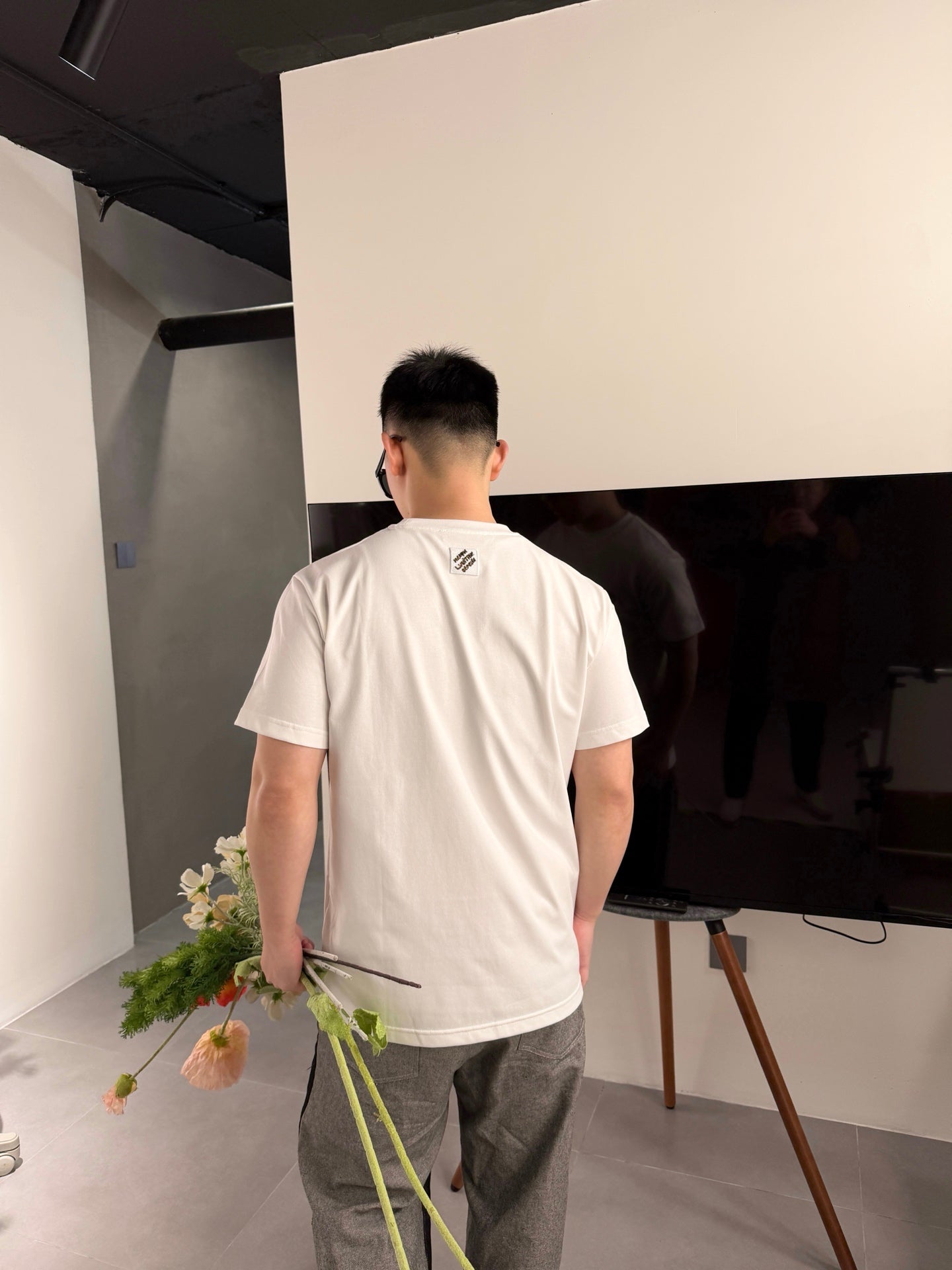 주말QZ / 루이비통 스팽글 장식 라운드넥 티셔츠