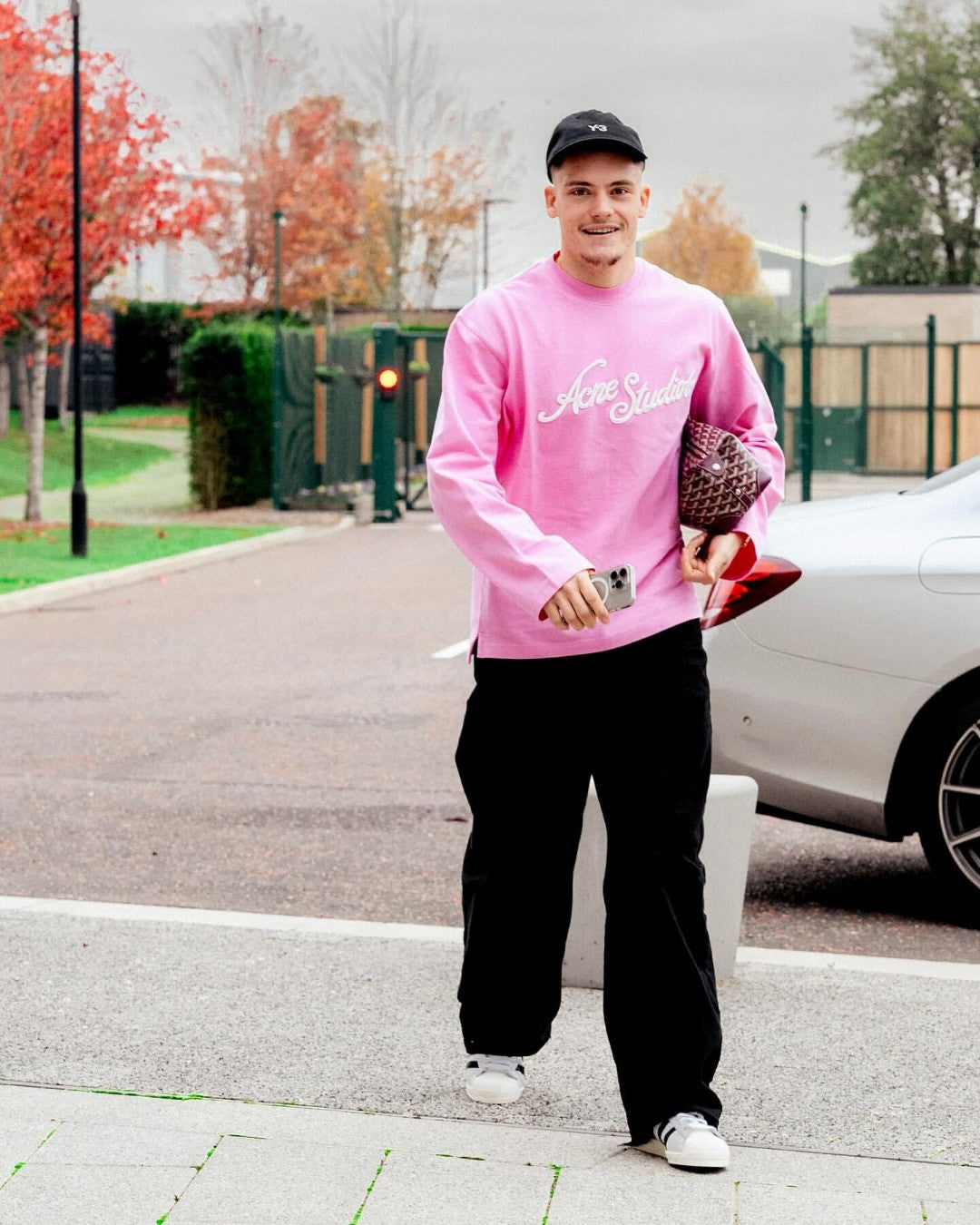 주말QZ / 아크네스튜디오 자수 레터링 긴팔 티셔츠