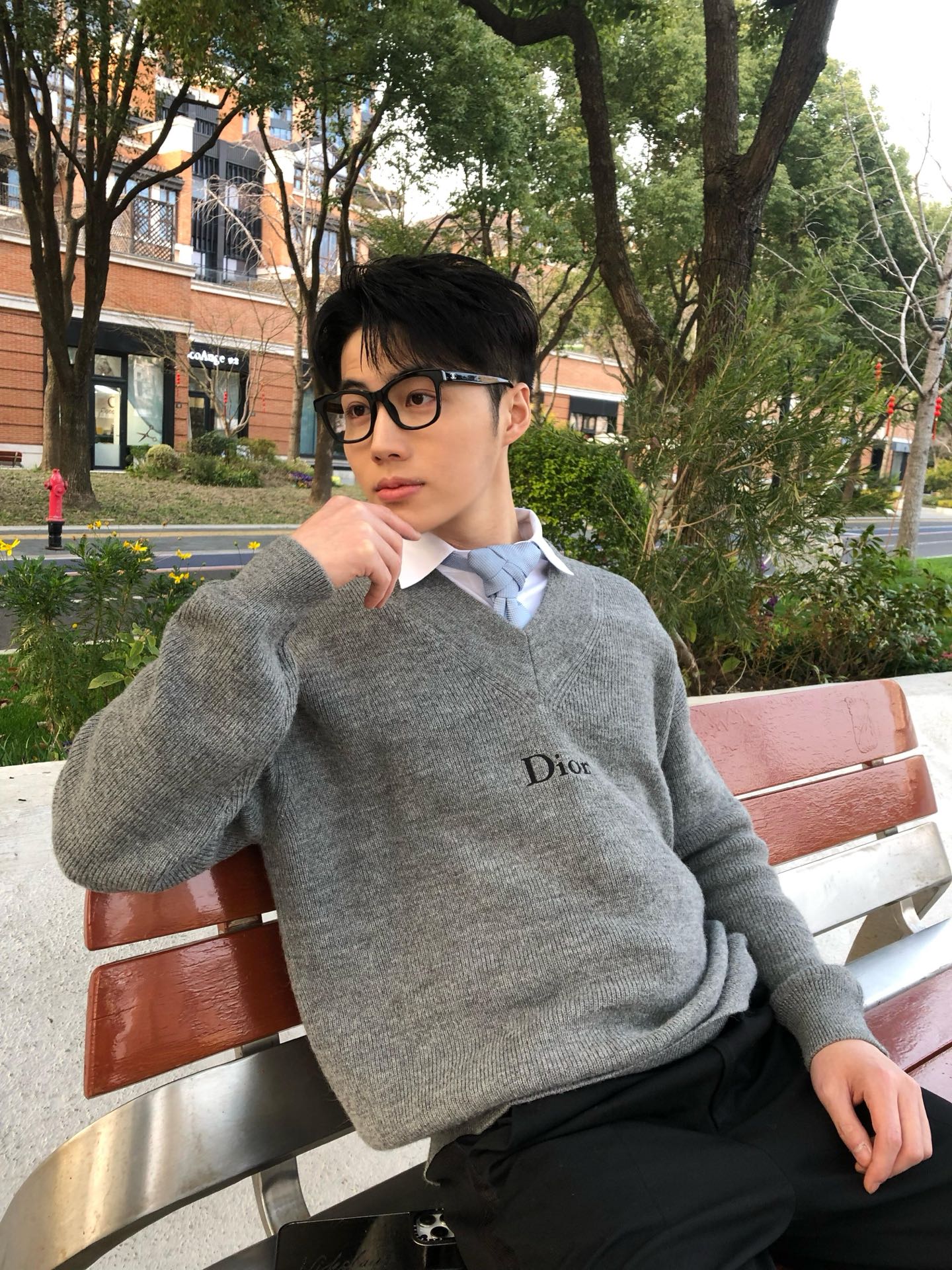 주말QZ / 디올 레터링 자수 오버사이즈 니트