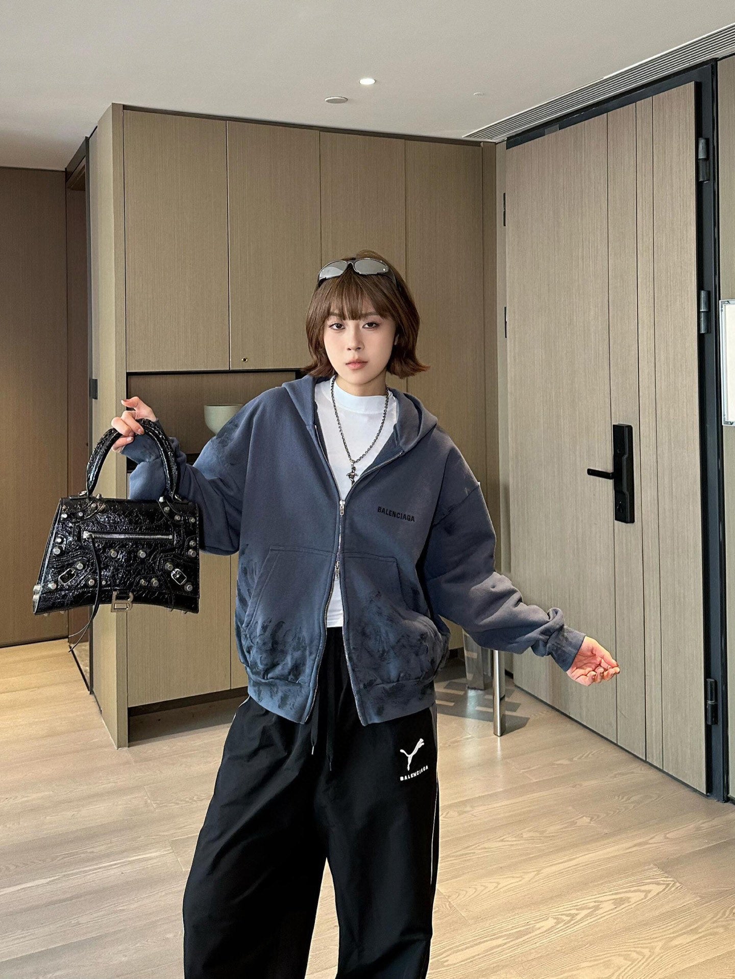 주말QZ / 발렌시아가 자수 지퍼 후드집업 자켓