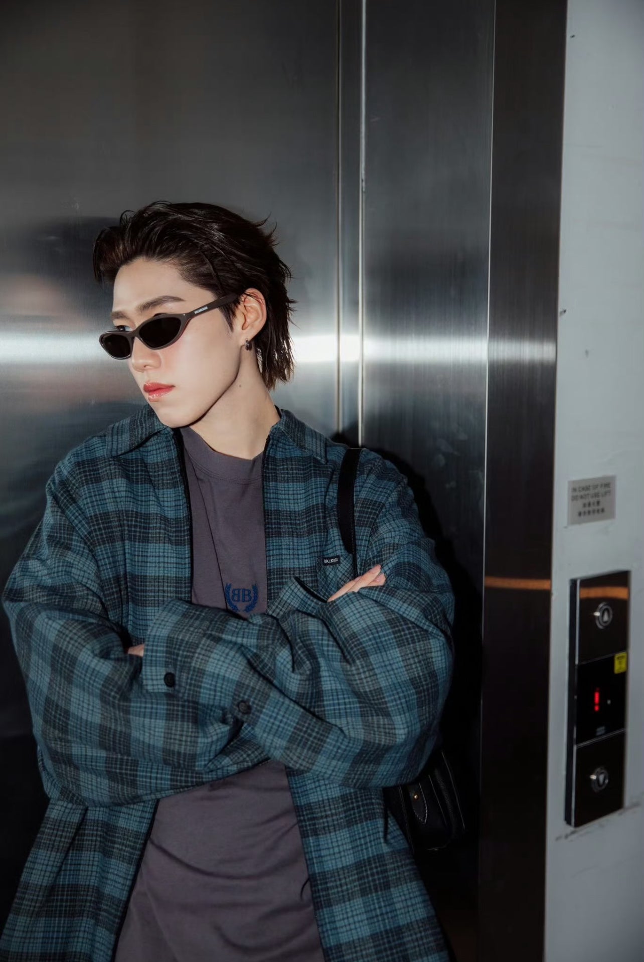 주말QZ / 발렌시아가 레터링 자수 반팔 티셔츠