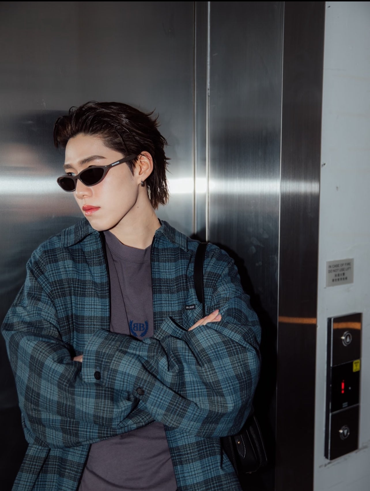 주말QZ / 발렌시아가 레터링 자수 반팔 티셔츠