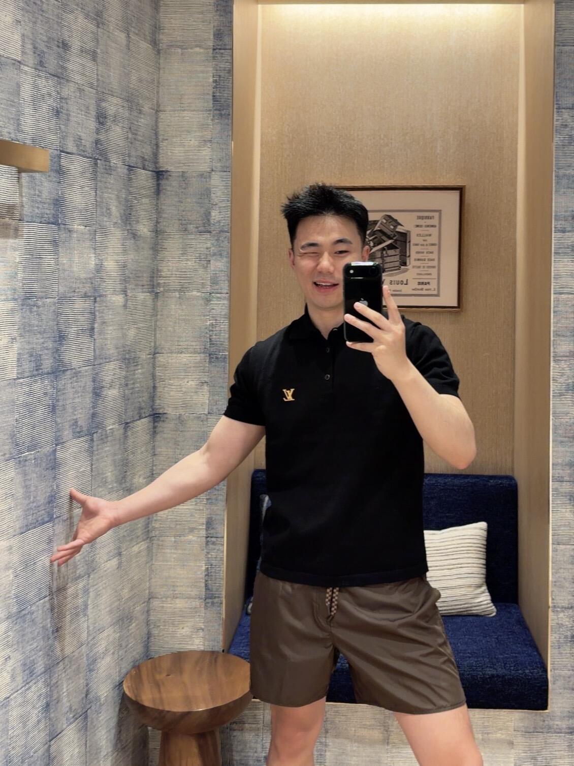 주말QZ / 루이비통 로고 단추 폴로 셔츠