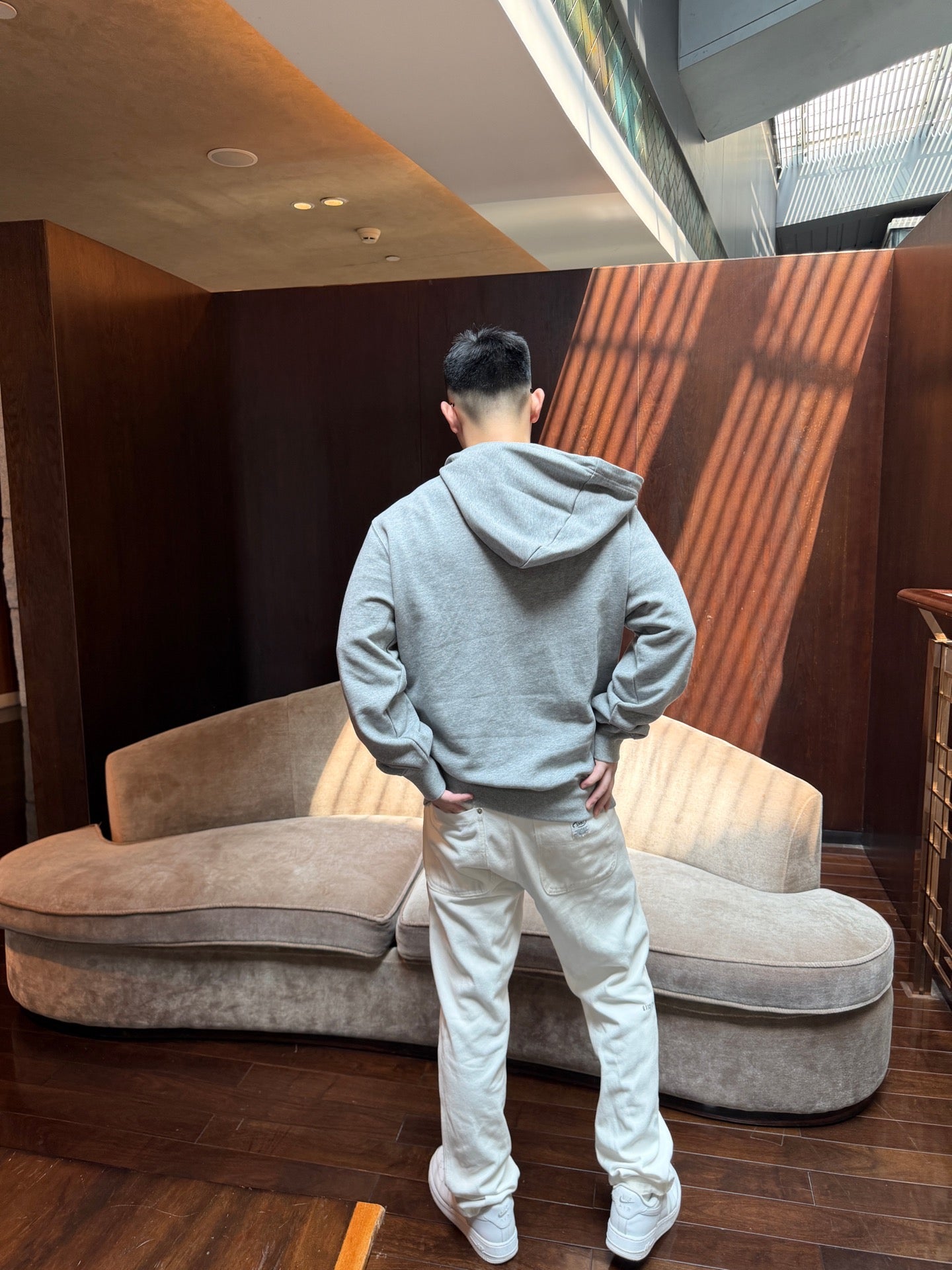 주말QZ / 디올 자수 후디