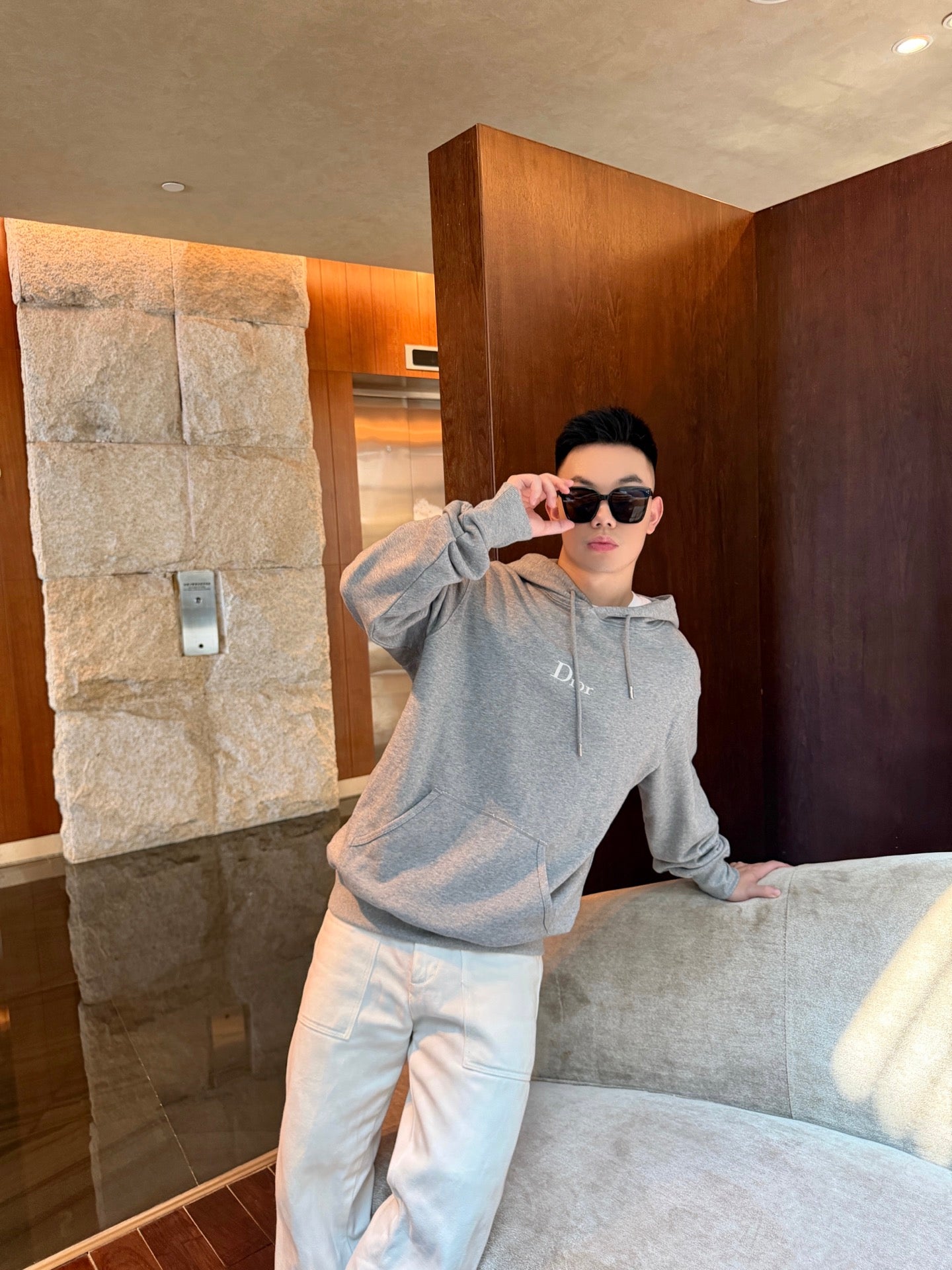 주말QZ / 디올 자수 후디