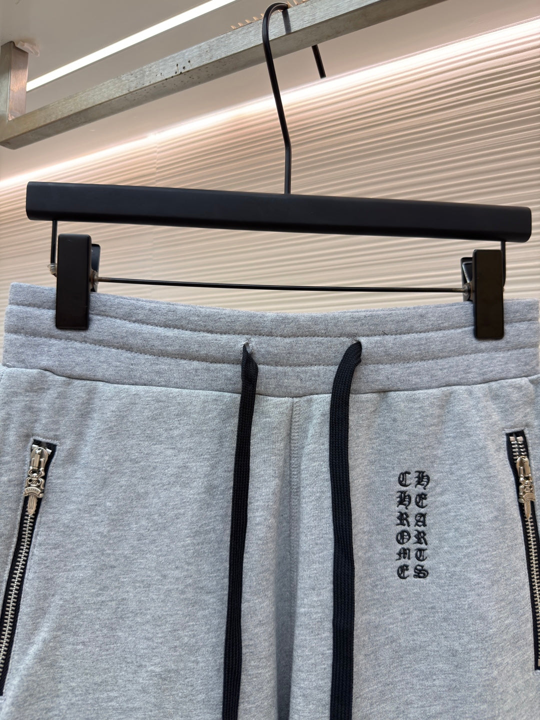 주말QZ / 크롬하츠 끈 디테일 반바지