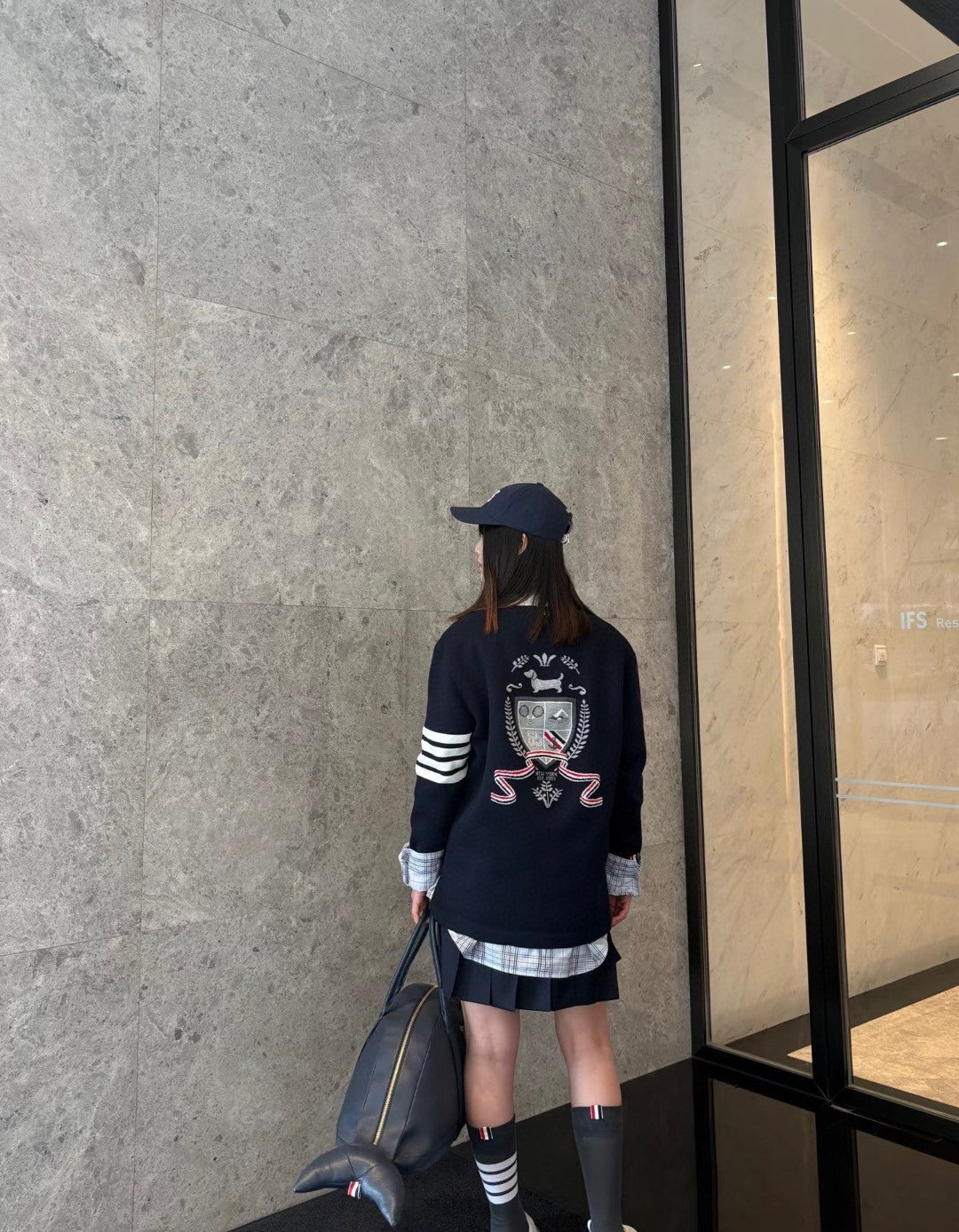 주말QZ / 톰브라운 배지 디테일 아카데믹 스타일 가디건