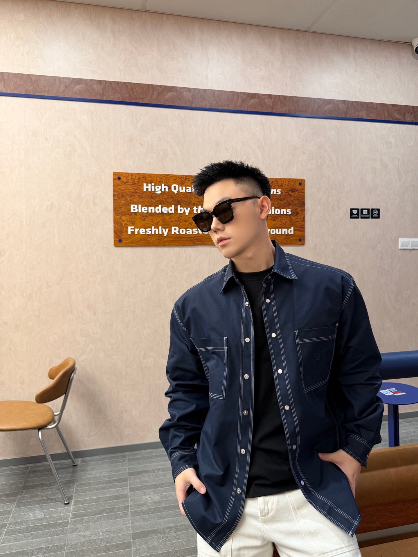 주말QZ / 펜디 컬러 대비 스티치 자수 셔츠