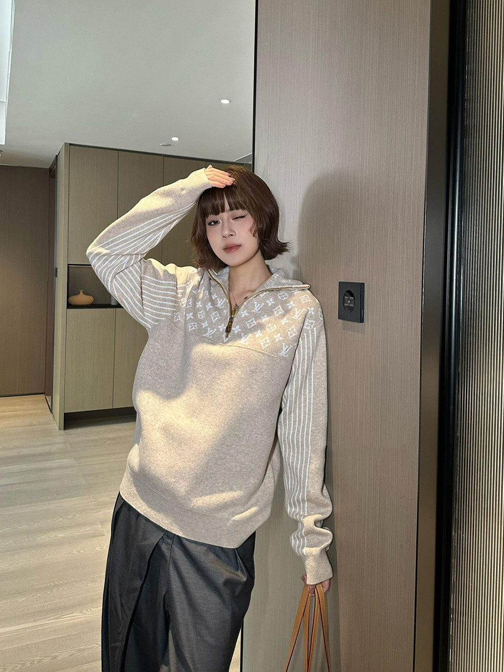 주말QZ / 루이비통 울 소재 하프 지퍼 맨투맨
