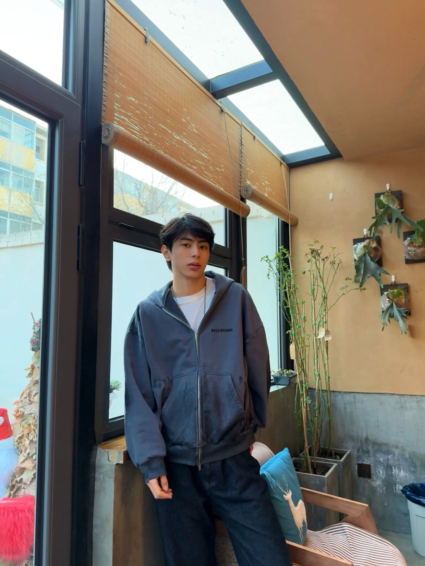 주말QZ / 발렌시아가 문자 자수 후드 집업