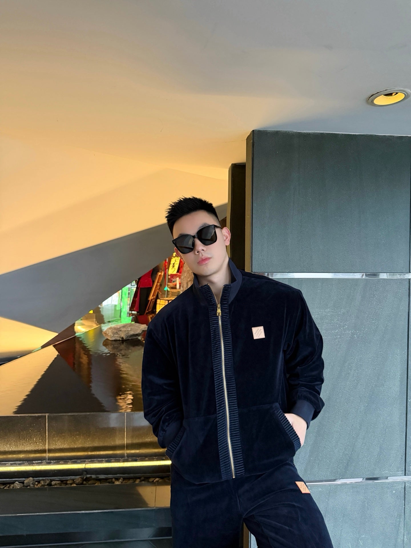 주말QZ / 루이비통 벨벳 소재 지퍼 집업