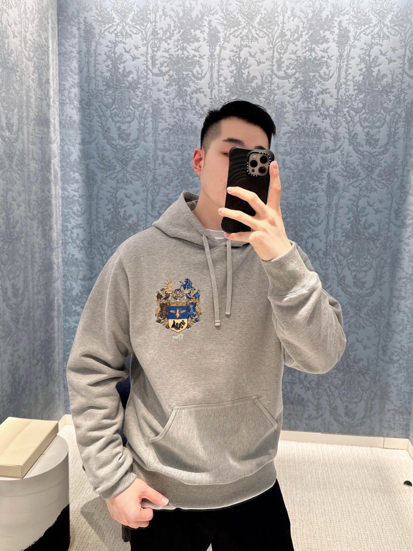 주말QZ / 디올 로고 자수 트레이닝 후드 맨투맨