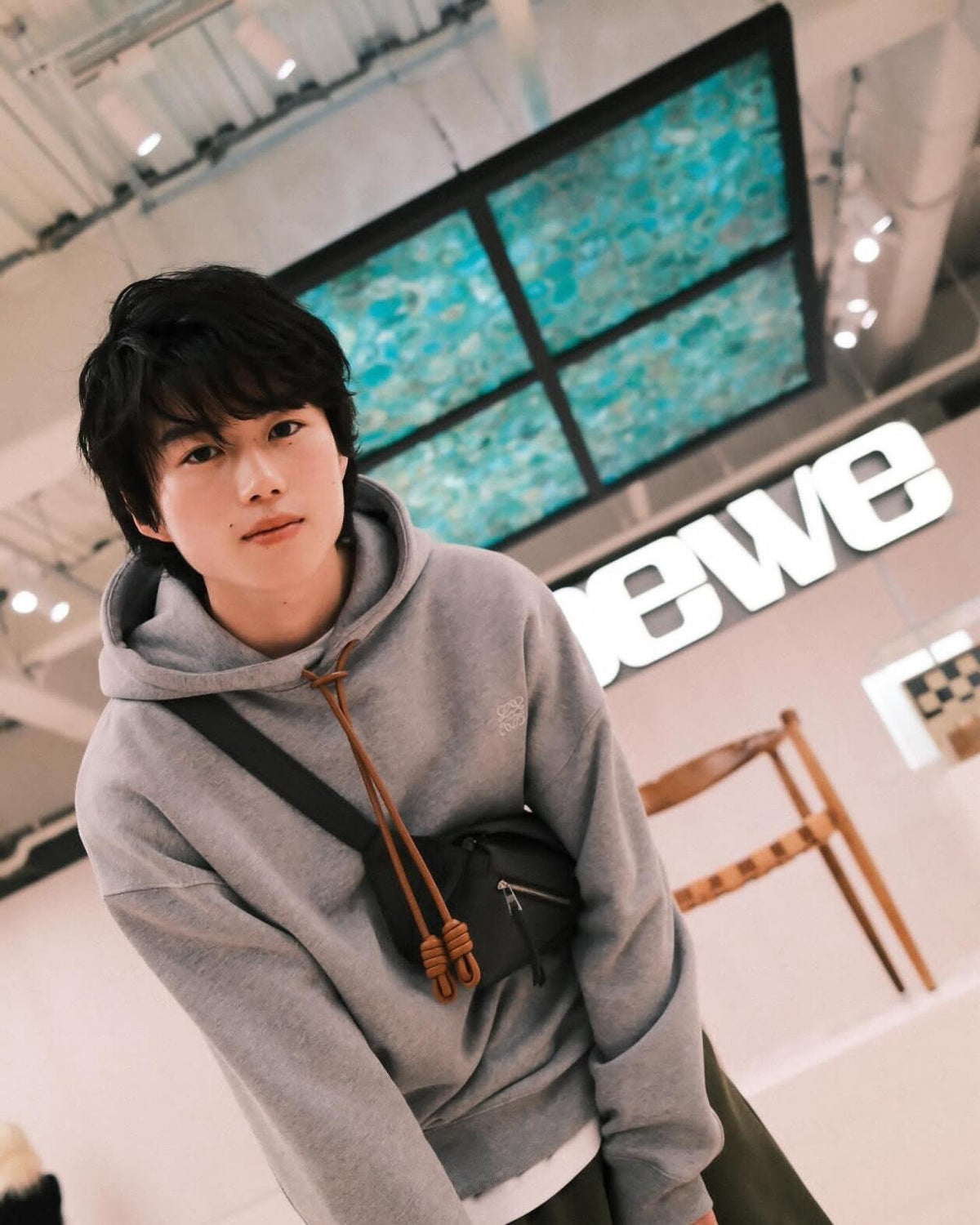 사슬공장2 / 로에베 끈 디테일 긴팔 후드 맨투맨