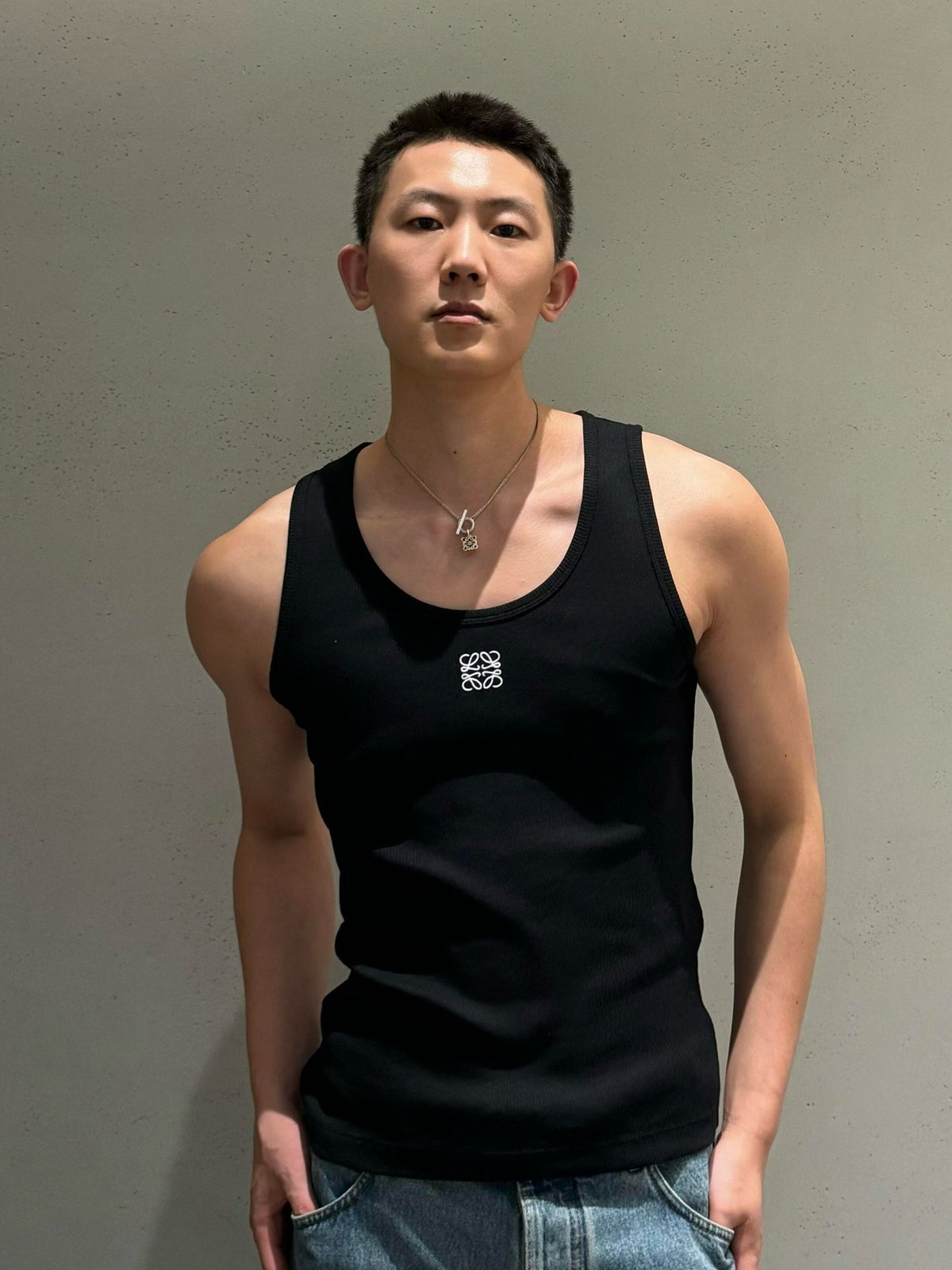 사슬공장2 / 로에베 자수 라운드넥 끈 나시