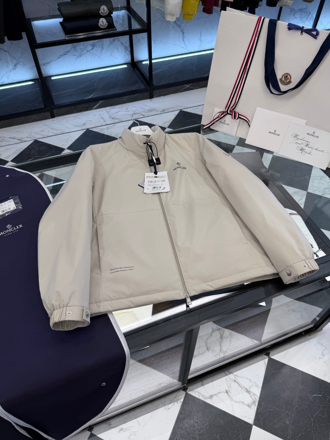BVG / 몽클레르  경량 다운 자켓