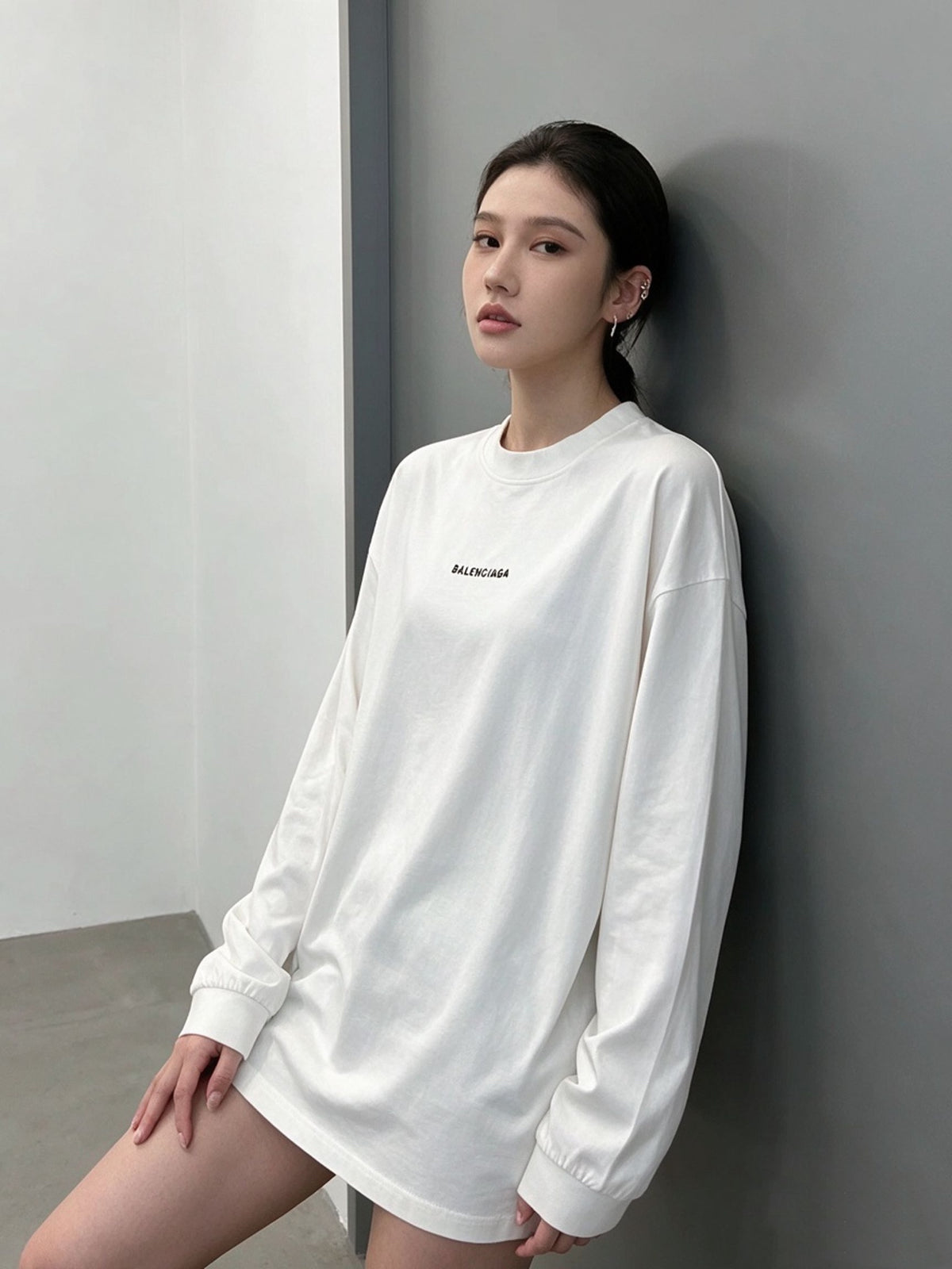 주말QZ / 발렌시아가  자수 긴팔 밴딩 티셔츠