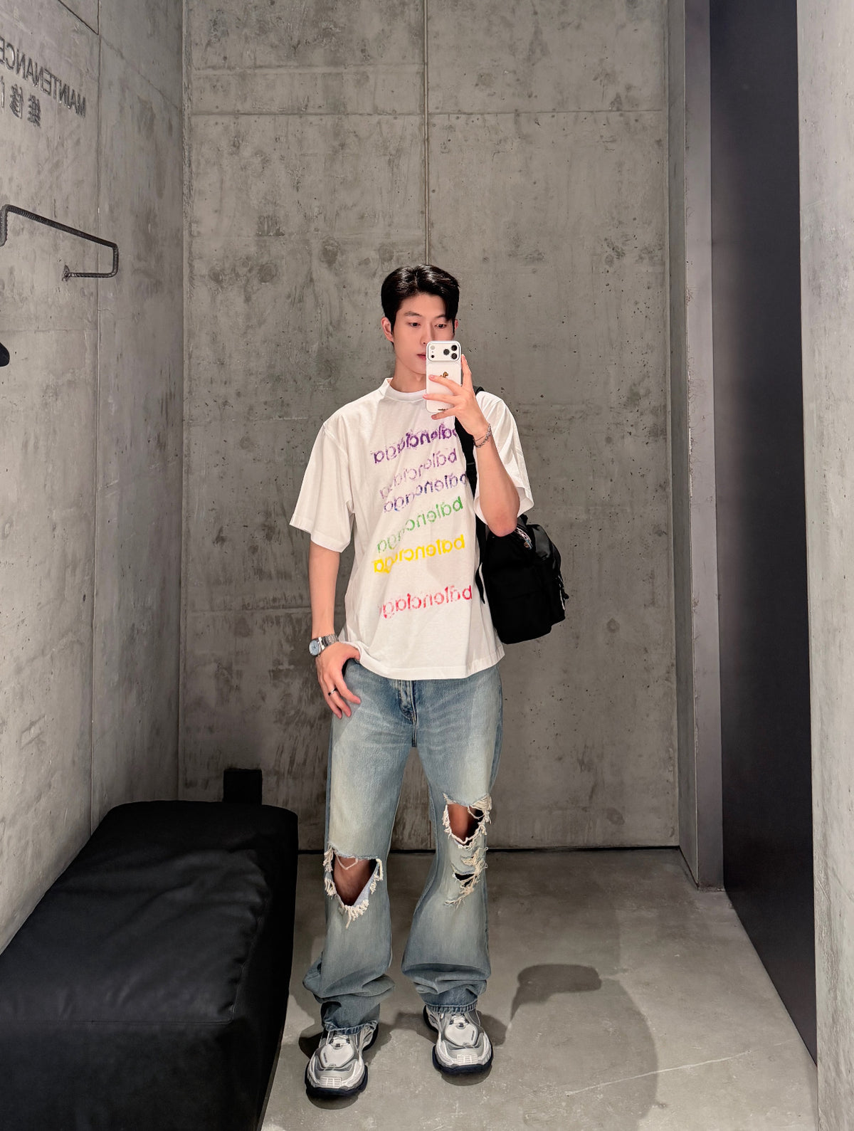 주말QZ / 발렌시아가  컬러풀 레터링 반팔 티셔츠