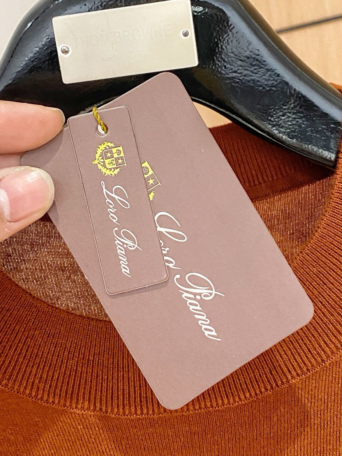 zb / 로로피아나  라운드넥 긴팔 니트