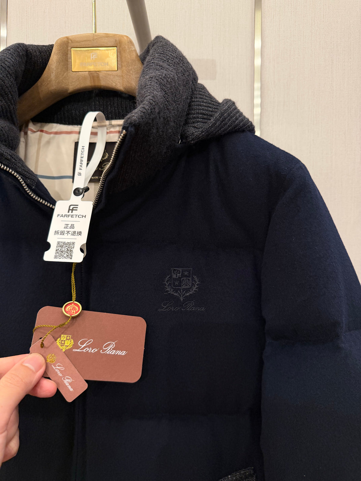 zb / 로로피아나  후드 지퍼 다운 자켓