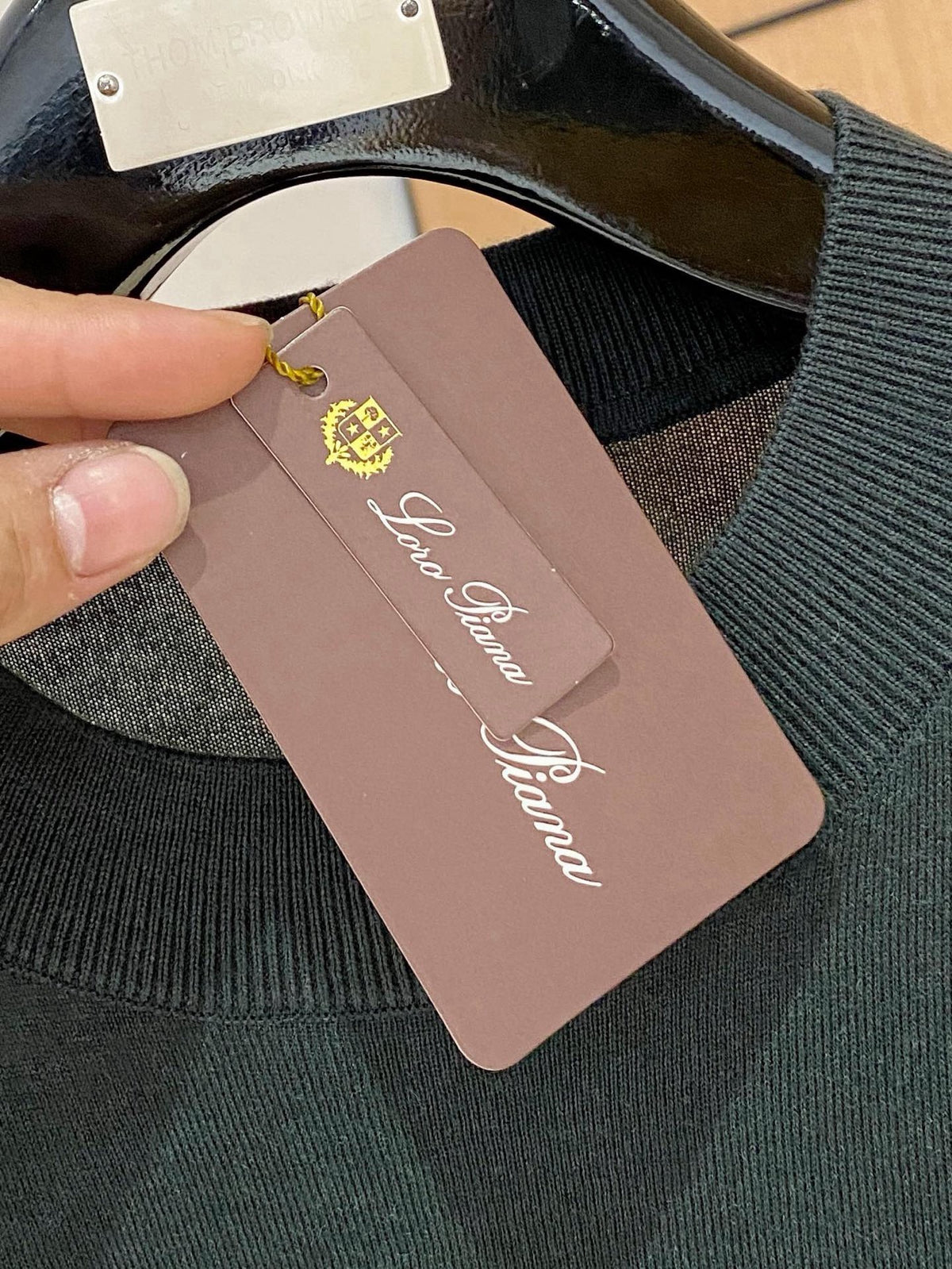zb / 로로피아나  라운드넥 긴팔 니트