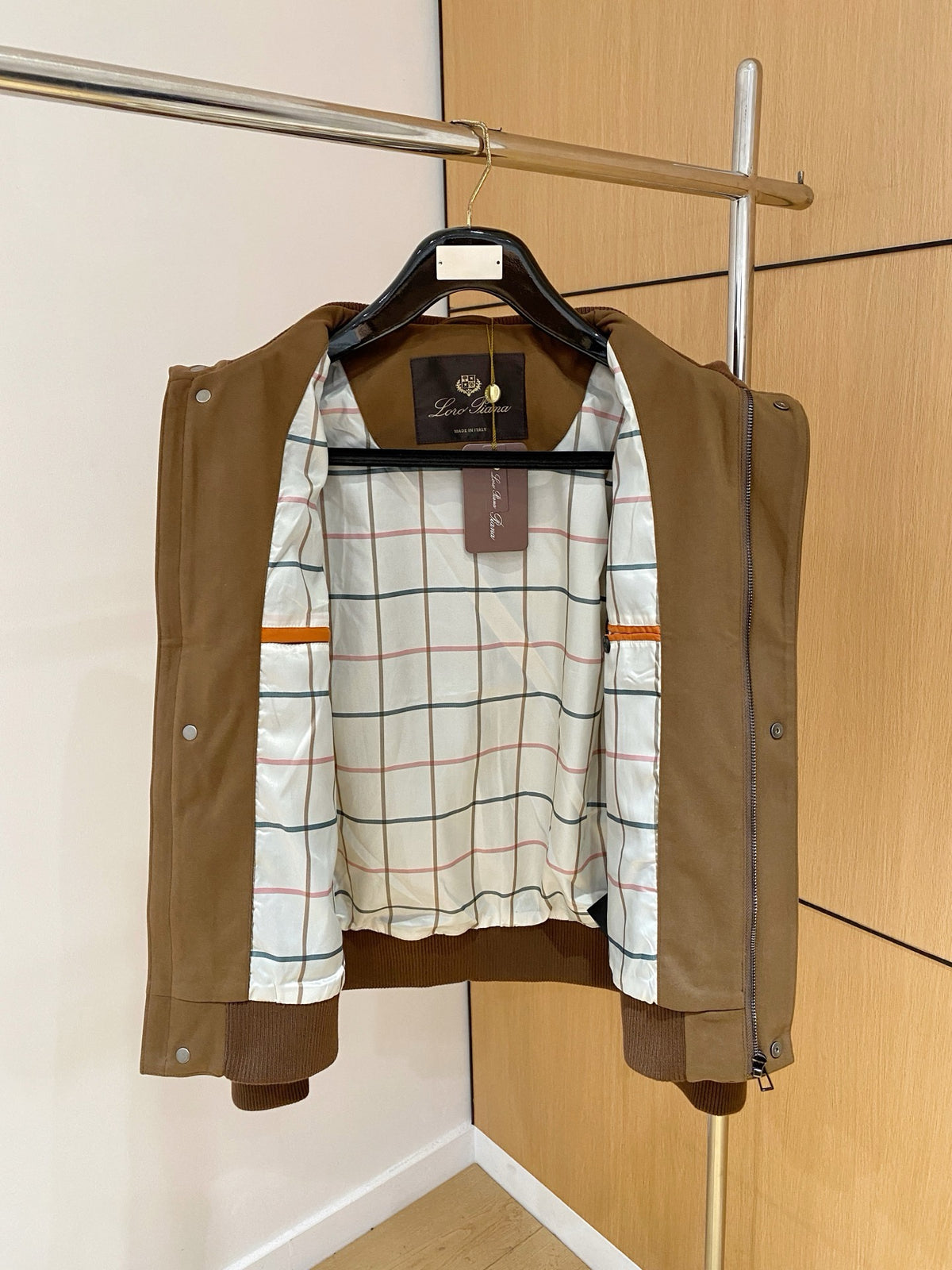 zb / 로로피아나  지퍼 하이넥 재킷