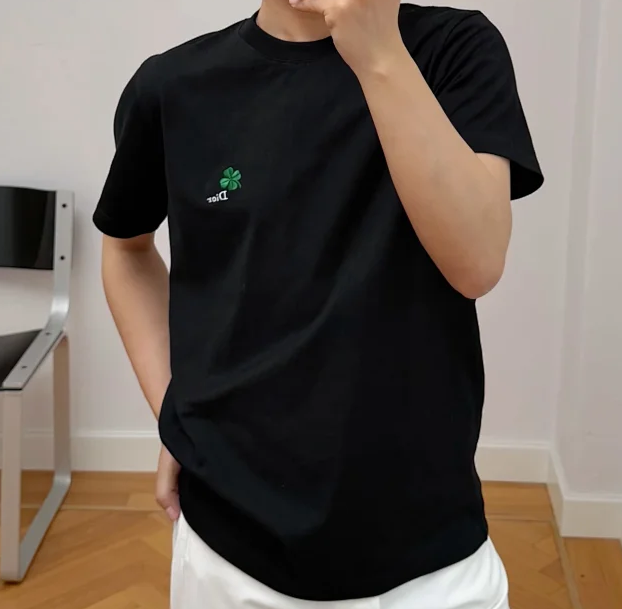ZOK / 디올 클로버 자수 반팔 티셔츠