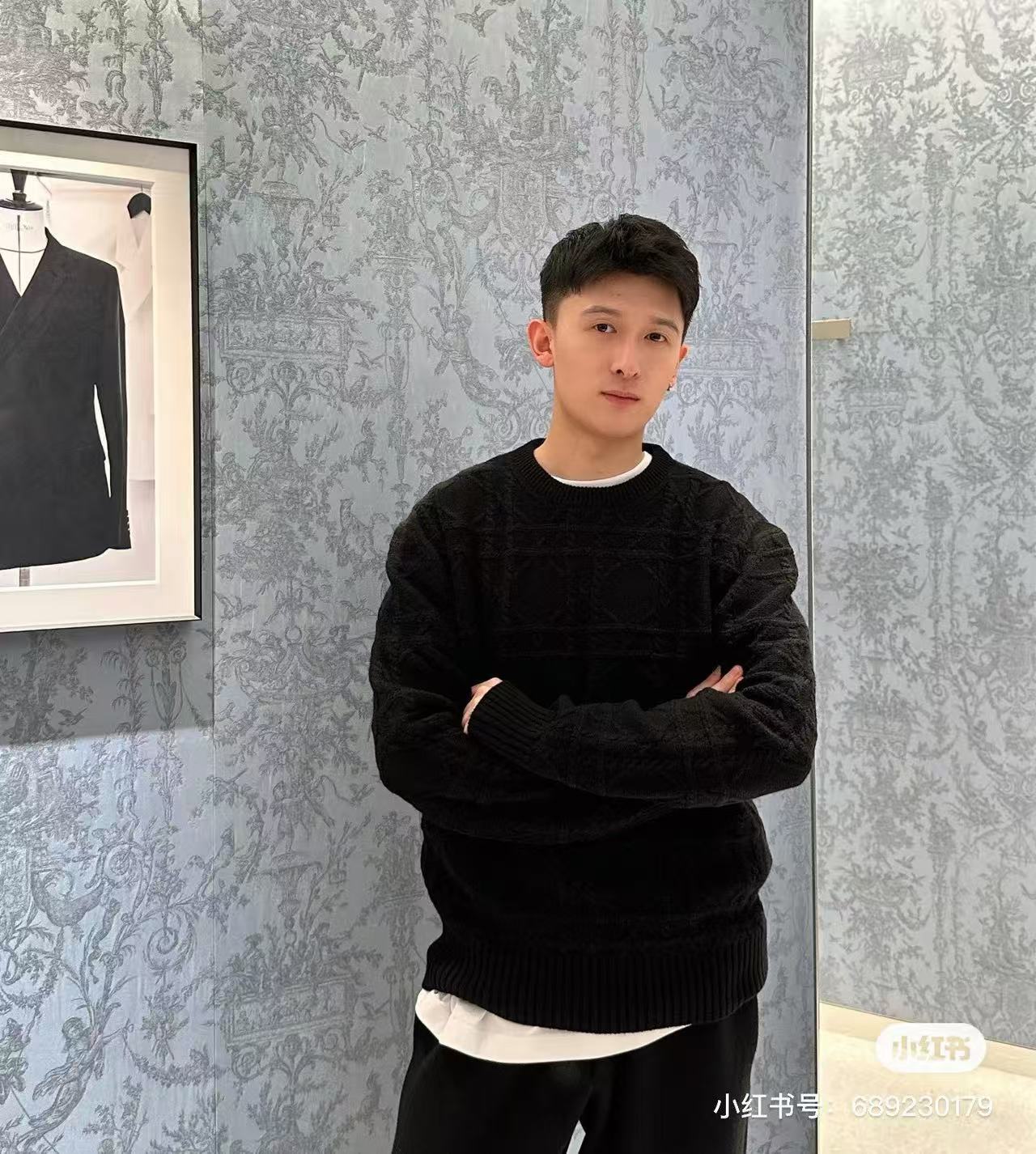 대리석 / 디올 스웨터를 덧입다