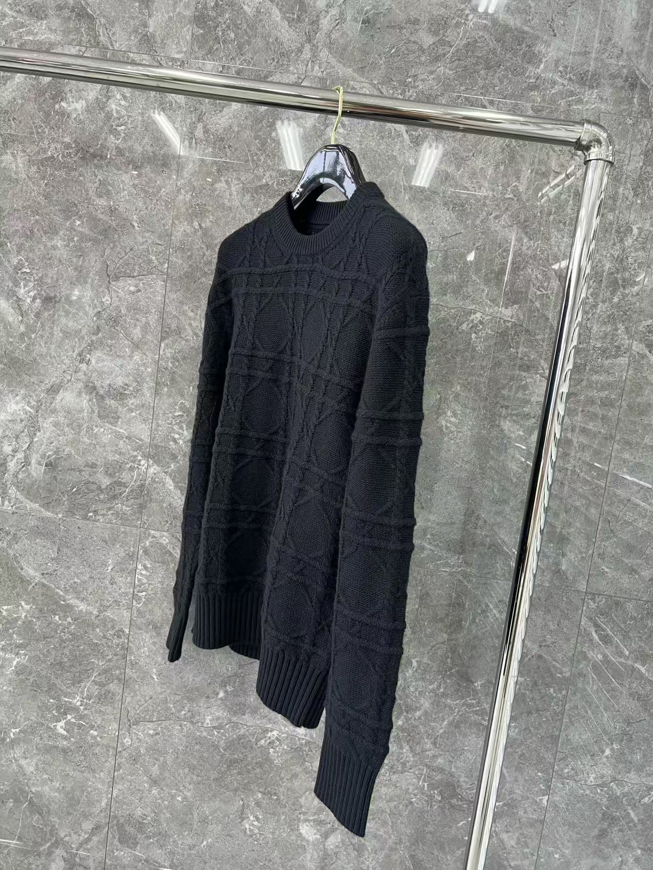 대리석 / 디올 스웨터를 덧입다