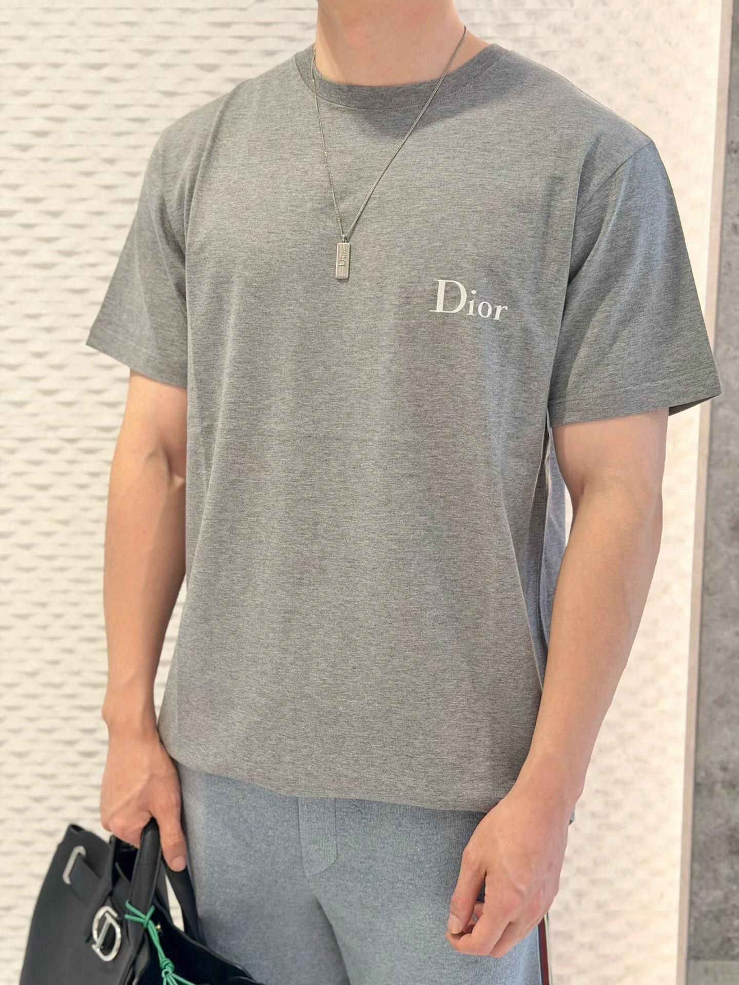 BVG / 디올  작은 문자 자수 반팔 티