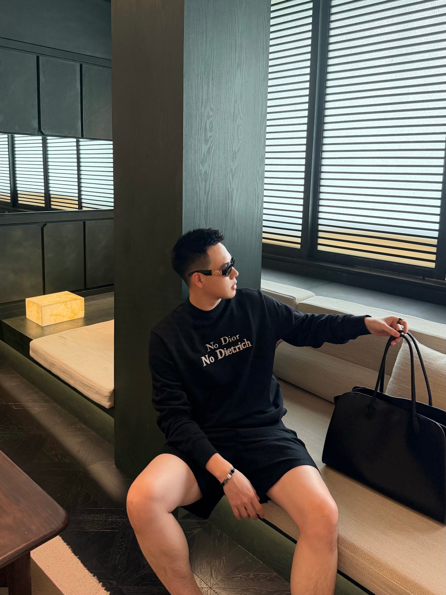 BVG / 디올 디트리스 자수 블랙 맨투맨