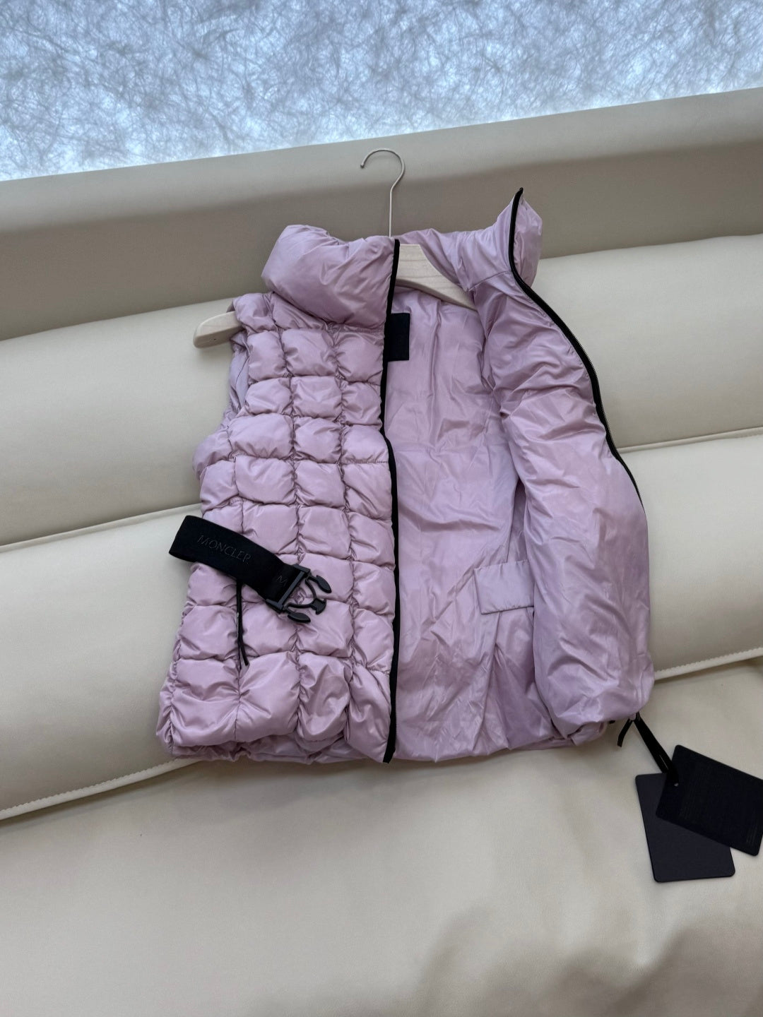 Bella / MC Sleeveless Slim-fit Padding