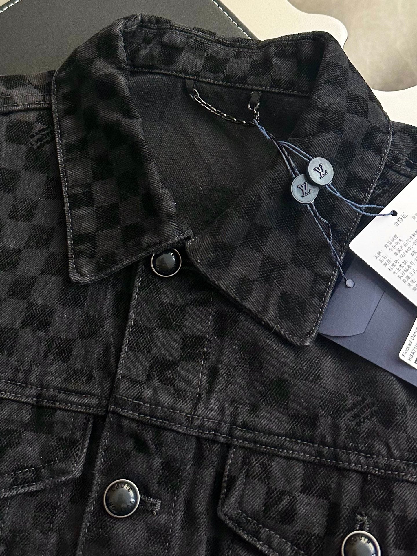 v공장 /  Louis Vuitton 플록드 다미에 데님 트러커 재킷