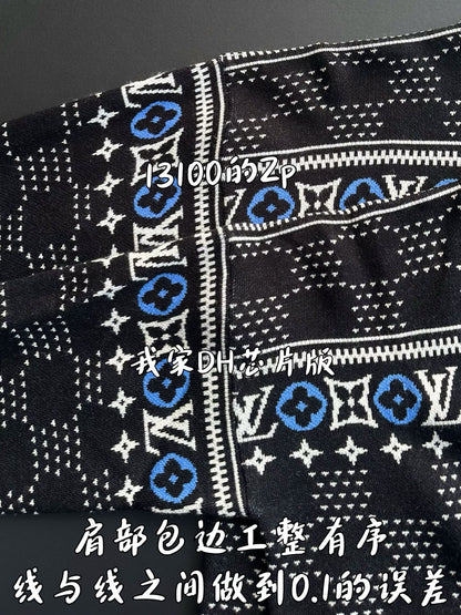 v공장 / 루이비통 25SS LV 엠보스드 남성 후드 니트 티셔츠 블랙 1A9FQI |