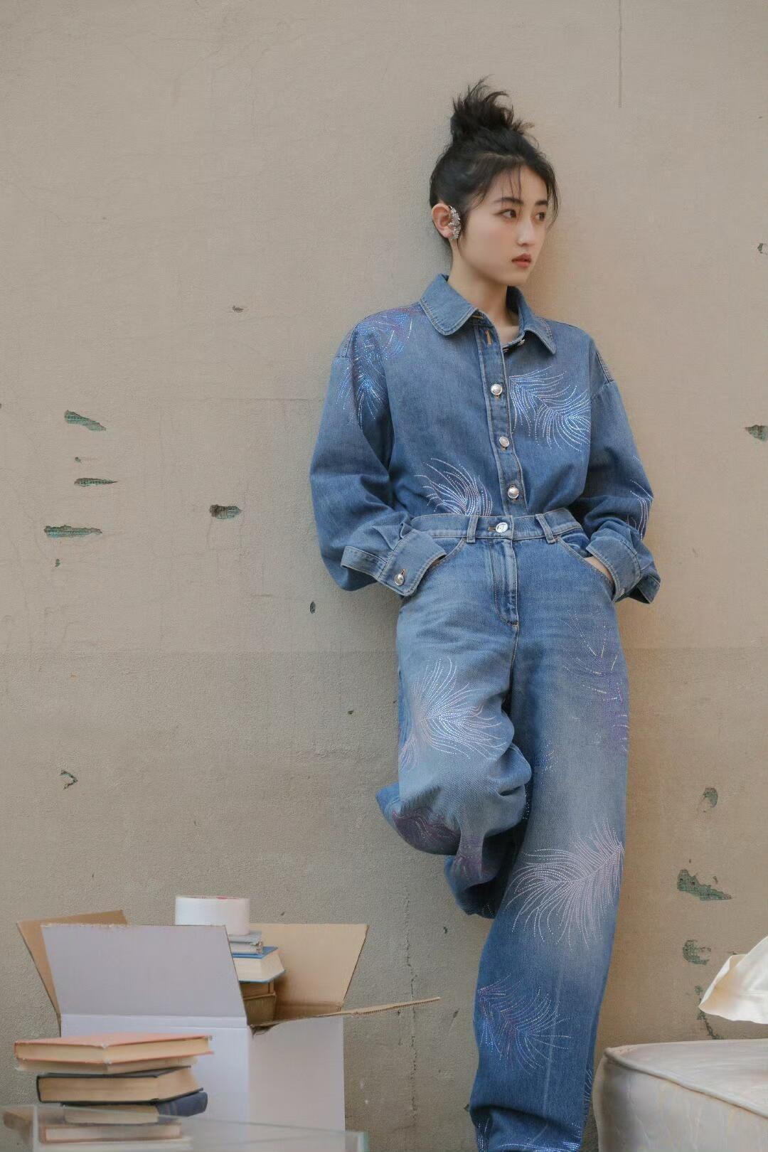 타지아 / 샤넬 25s 깃털과 라인스톤 청바지