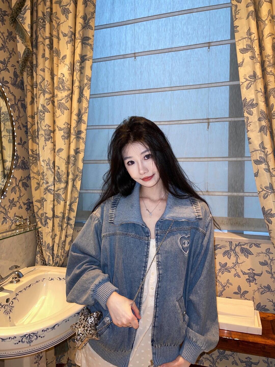타지아 /   샤넬 25코코 비치 시리즈 하트 데님 재킷
