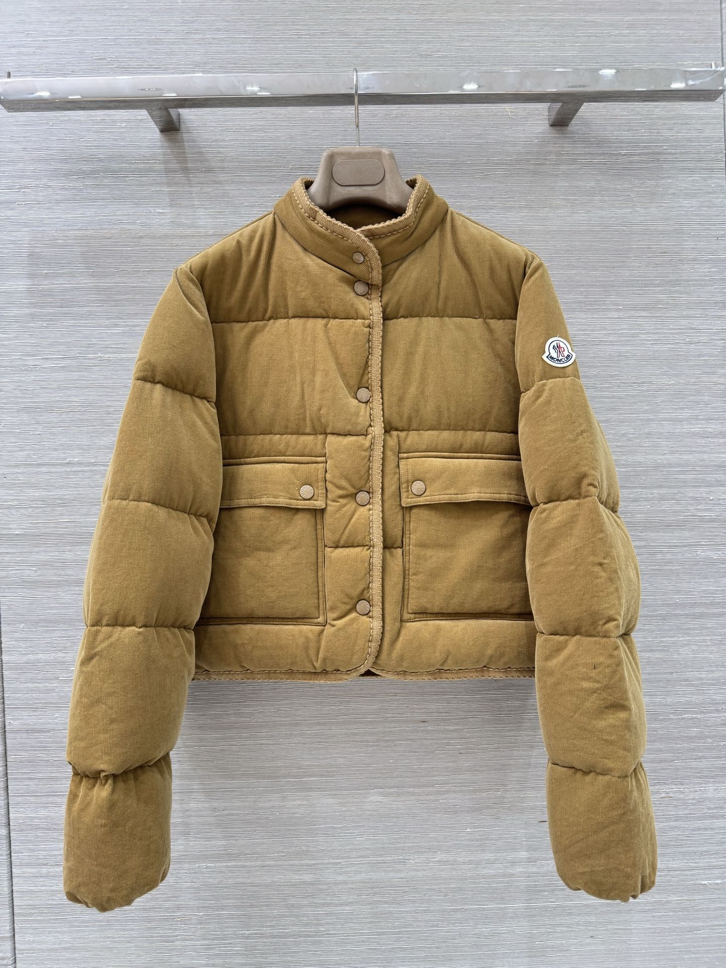 Bella / MC Badge Embroidered Velvet Padded Jacket