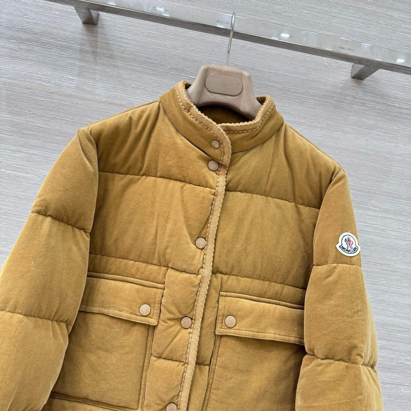 Bella / MC Badge Embroidered Velvet Padded Jacket