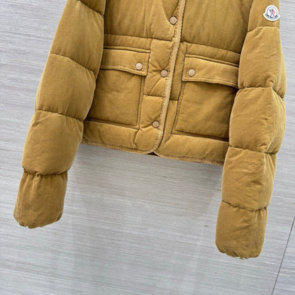 Bella / MC Badge Embroidered Velvet Padded Jacket