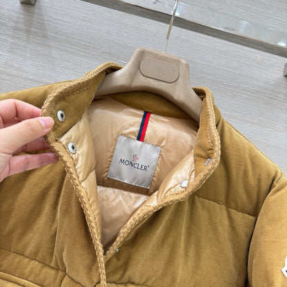 Bella / MC Badge Embroidered Velvet Padded Jacket