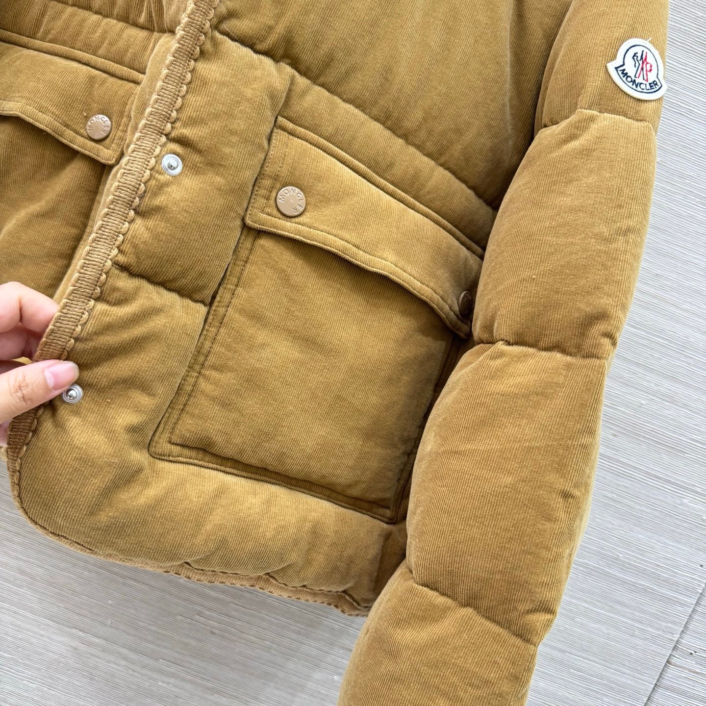 Bella / MC Badge Embroidered Velvet Padded Jacket