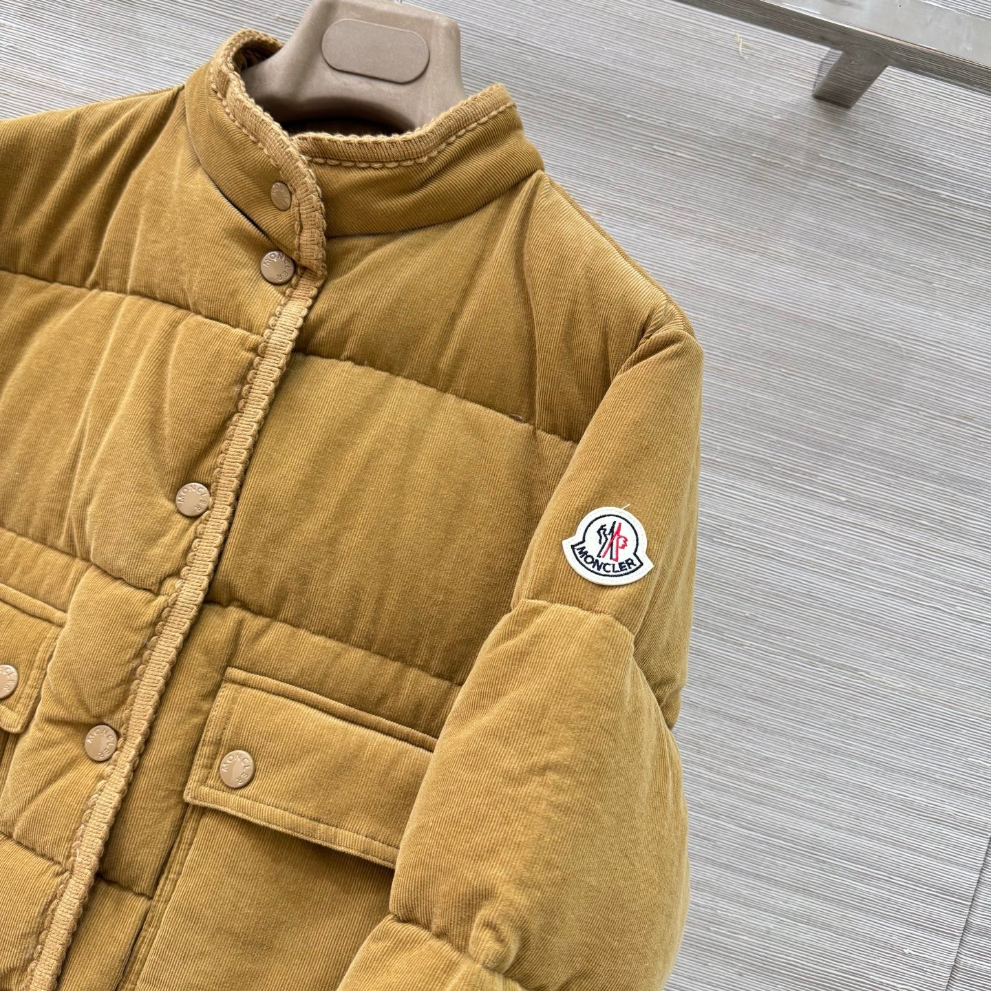 Bella / MC Badge Embroidered Velvet Padded Jacket