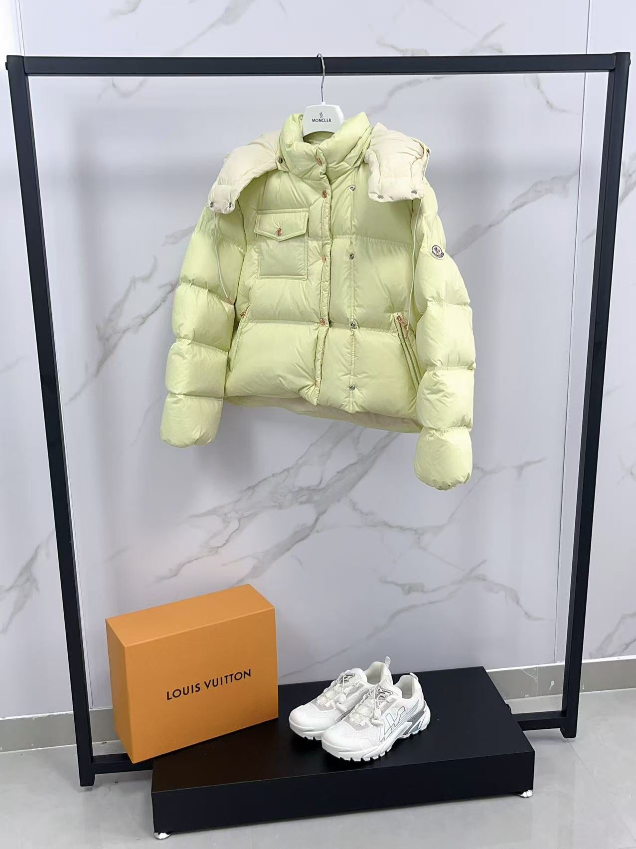 벨라 / MC 후드 쇼트 패딩 재킷